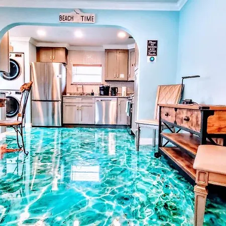 The Beachy Bungalow W/King Bed, Near Dtwn & Beach